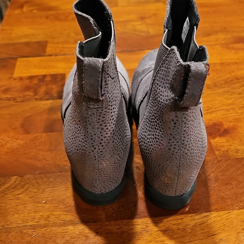 SOREL Joan Of Artic Wedge Boots. Youth girls sz 4! Gray with Metallic Details!